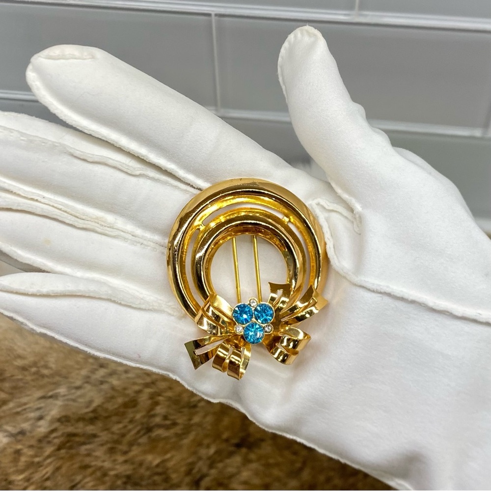 Vtg Coro Bow Wreath Design Gold tone Blue Rhinestones Pin Dress Fur Scarf Clip